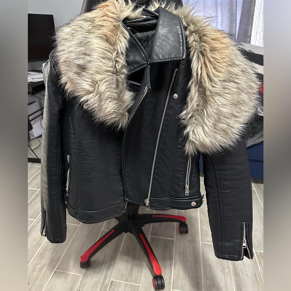 Forever 22 Faux Leather coat. size small.